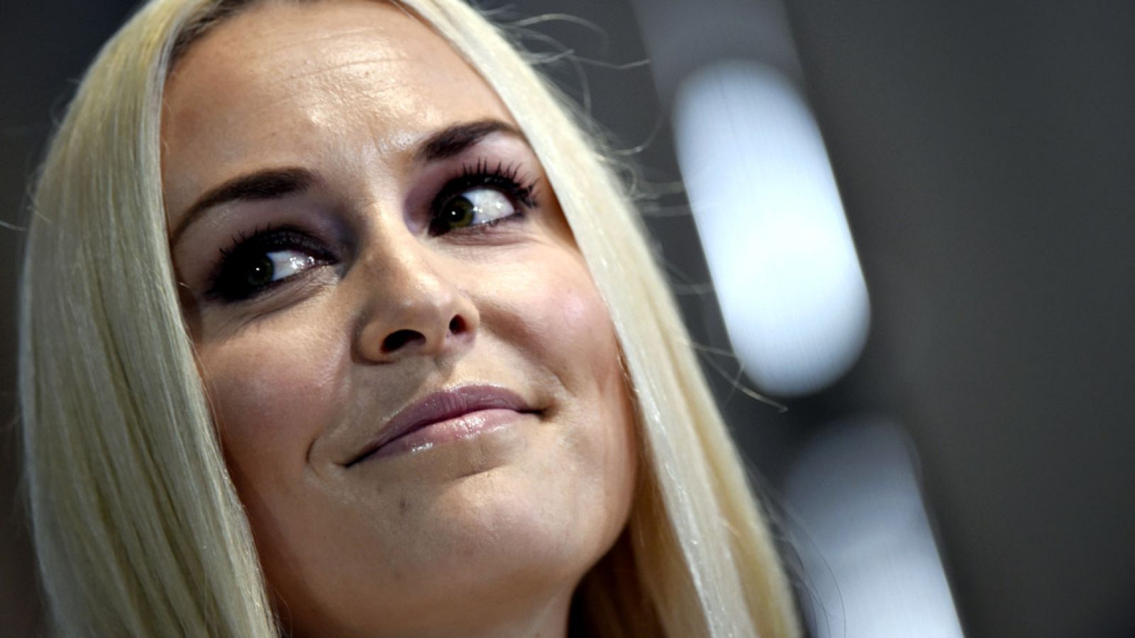 La esquiadora estadounidense Lindsey Vonn, Premio Princesa de Asturias de los Deportes, ha afirmado este jueves que logró vencer la adversidad demostrando "un carácter fuerte" y dando "el 110%", algo que reflejó durante su trayectoria deportiva reple