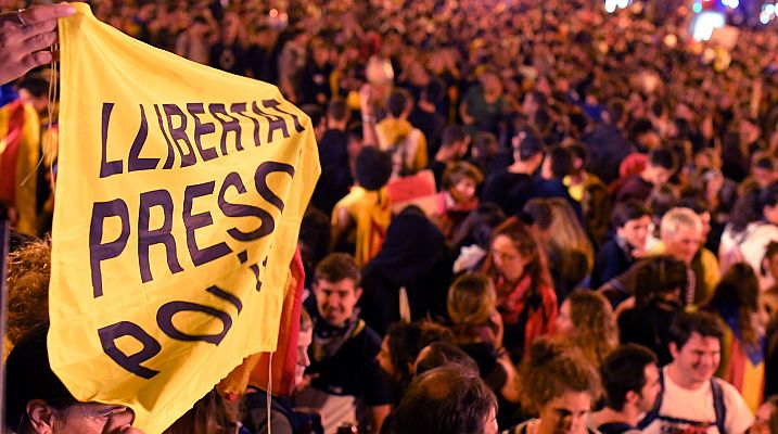  - Gobiernos y embajadas alertan a sus ciudadanos por las portestas en Cataluña