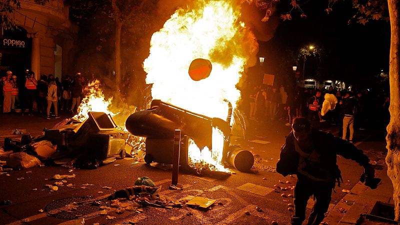 Los CDR vuelven a formar barricadas en el centro de Barcelona