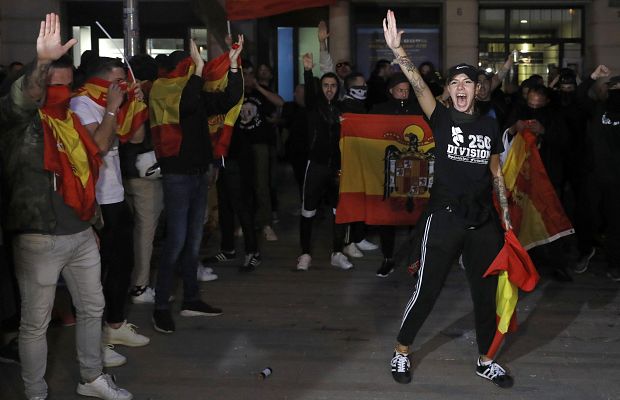 La noche en 24h - Un independentista recibe una paliza de un grupo de extrema derecha