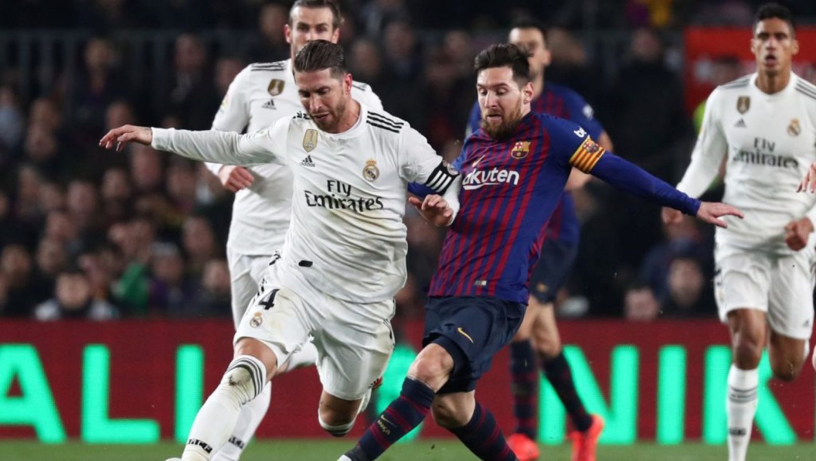 La RFEF aplaza el Clásico sin fecha debido a la situación en Cataluña - RTVE.es | Ver