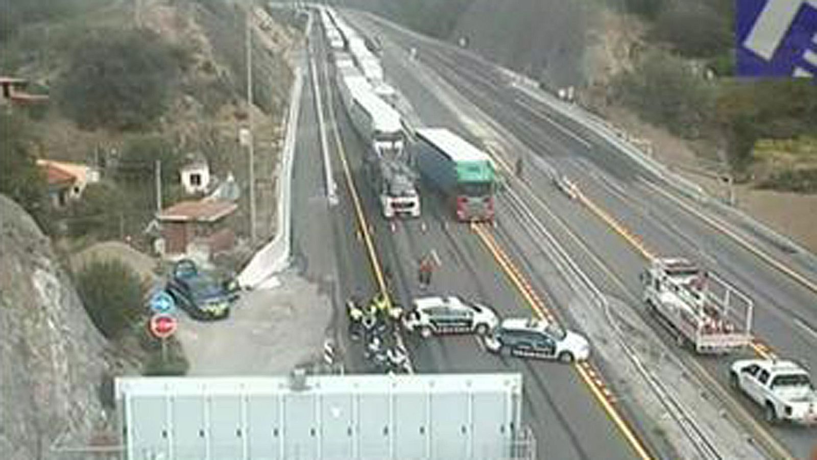 Una treintena de carreteras cortadas por la huelga general en Cataluña