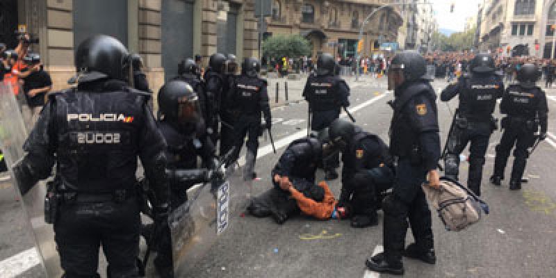 Informativo 24h - Los Mossos d'Esquadra detienen a varios manifestantes en Via Laietana