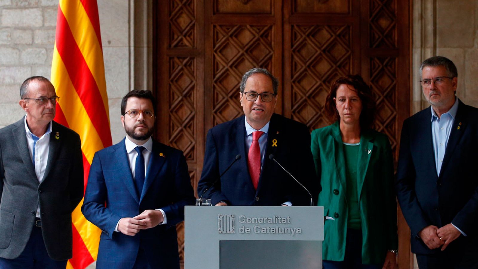 Cataluña | Torra insiste en desvincular la violencia del movimiento independentista y exige a Sánchez una reunión inmediata  - RTVE.es | Ver