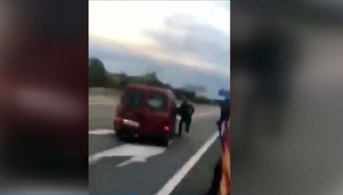Telediario 1 - Dos personas han sido atropelladas durante los cortes de carretera de los CDR en Argentona