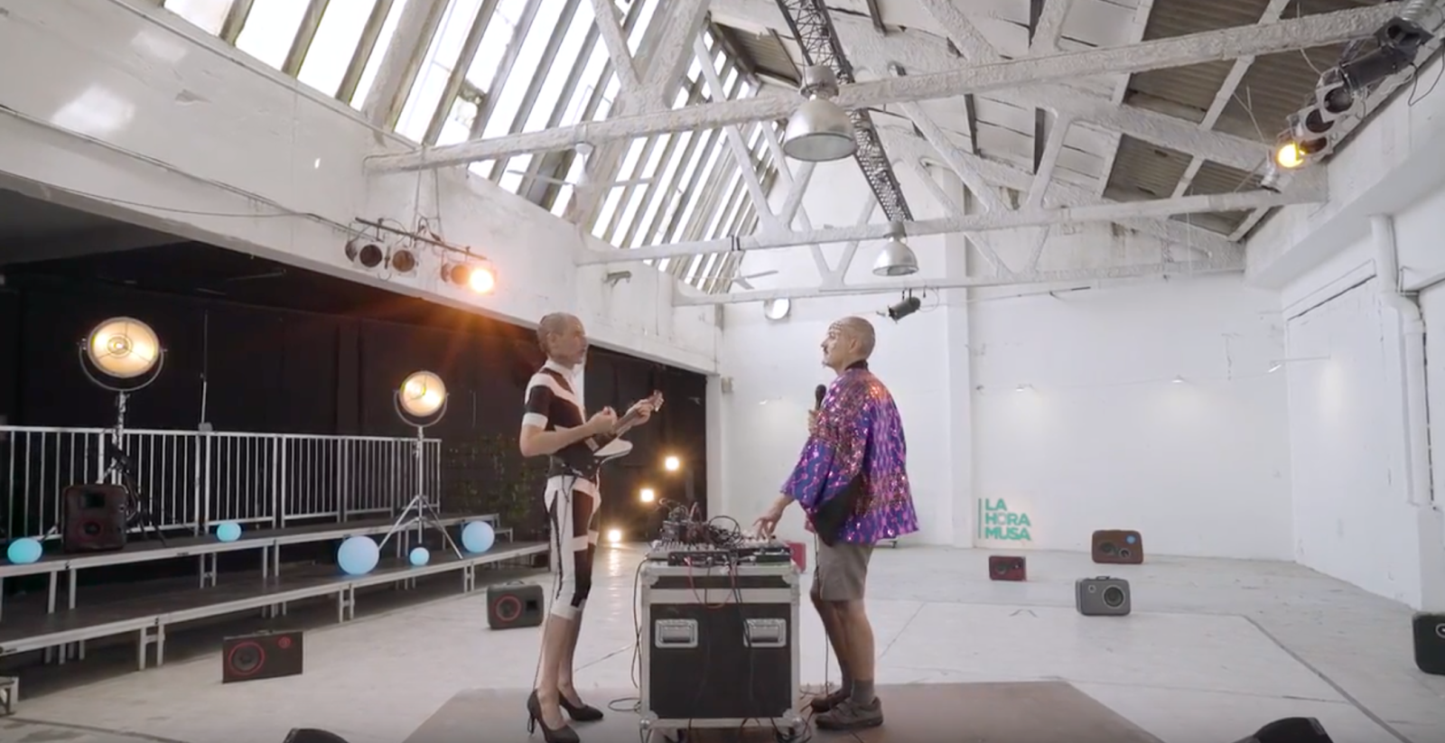 La Hora Musa - Hidrogenesse "Disfraz de tigre"