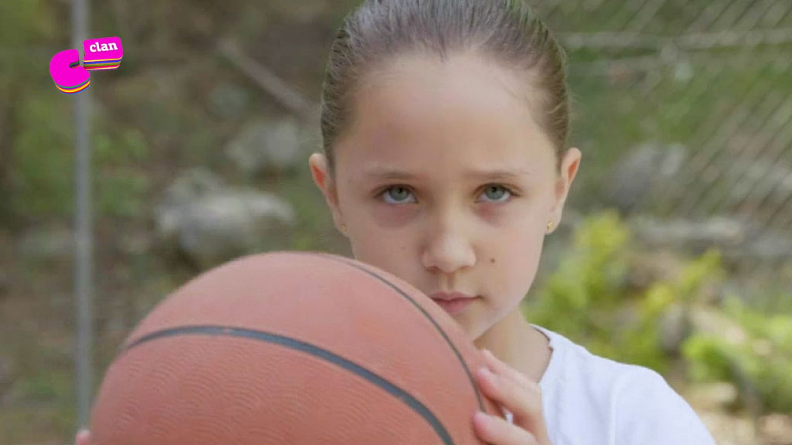 Carla, la número uno de la canasta - Club Clan | Ver