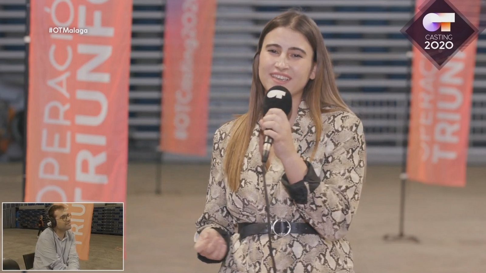 Chica que se lleva la última pegatina en la Fase 1 del casting OT 2020 en Málaga