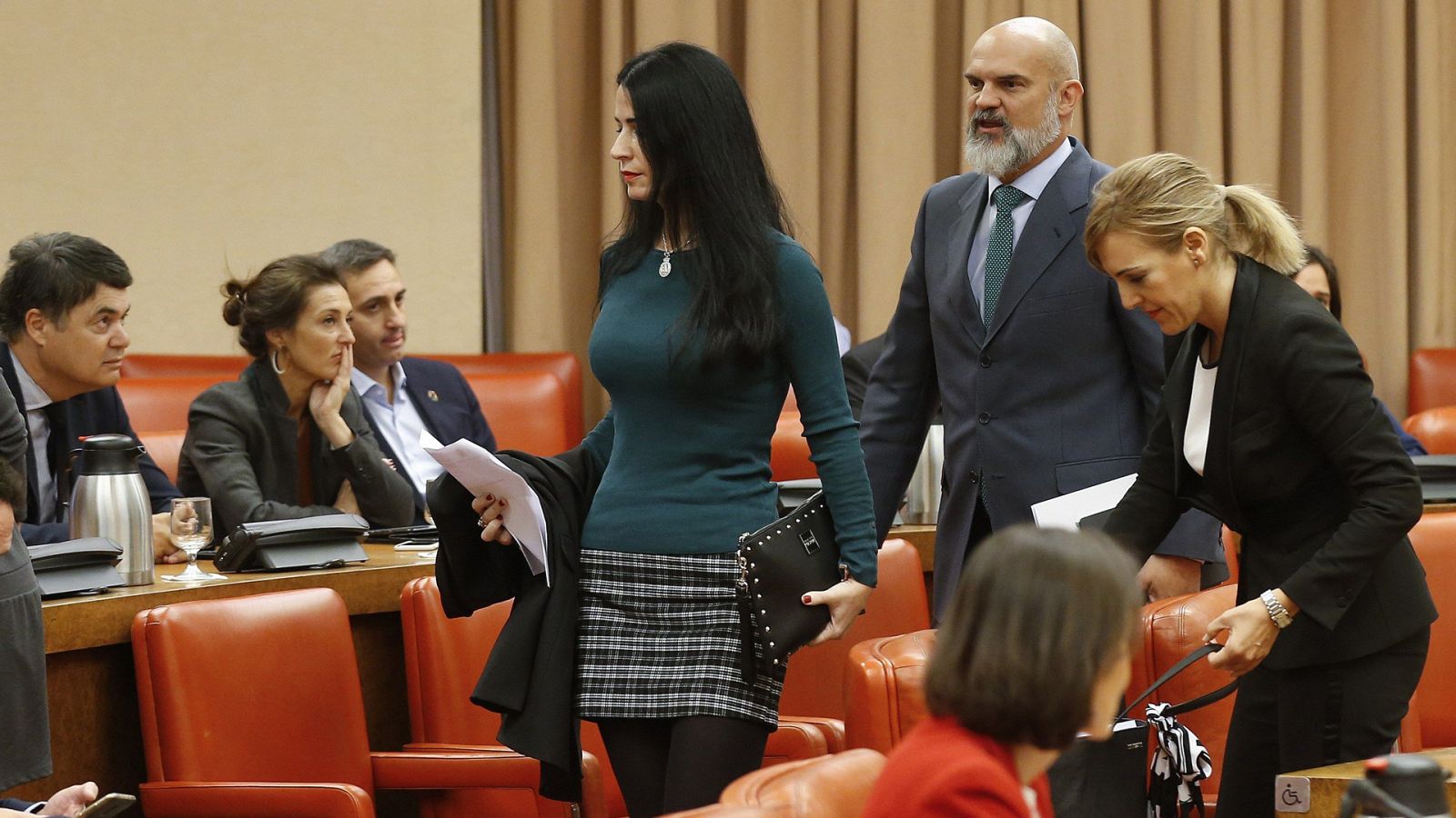 Bronca en el Congreso: Batet expulsa a la diputada de Vox Macarena Olena