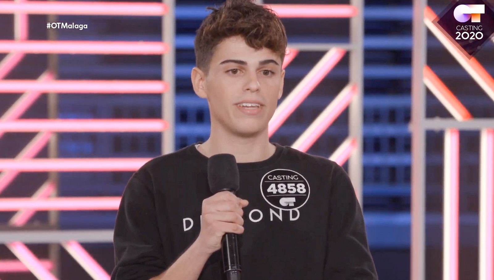 Nico tiene 19 años. Dice que la música le ha ayudado en sus malos momentos y como recompensa quiere dedicarse a ella y se siente en deuda. En la Fase 2 del casting OT 2020 en Málaga