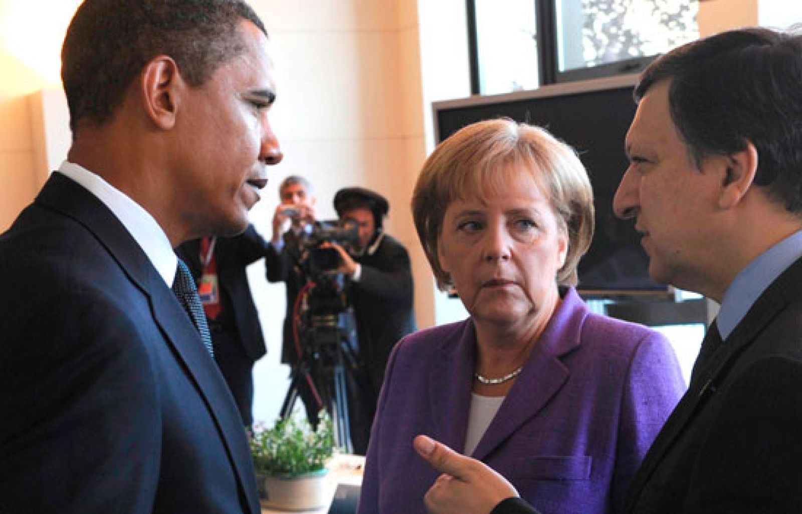 La cumbre de L'Aquila moviliza 15.000 millones de dólares contra el hambre | Ver