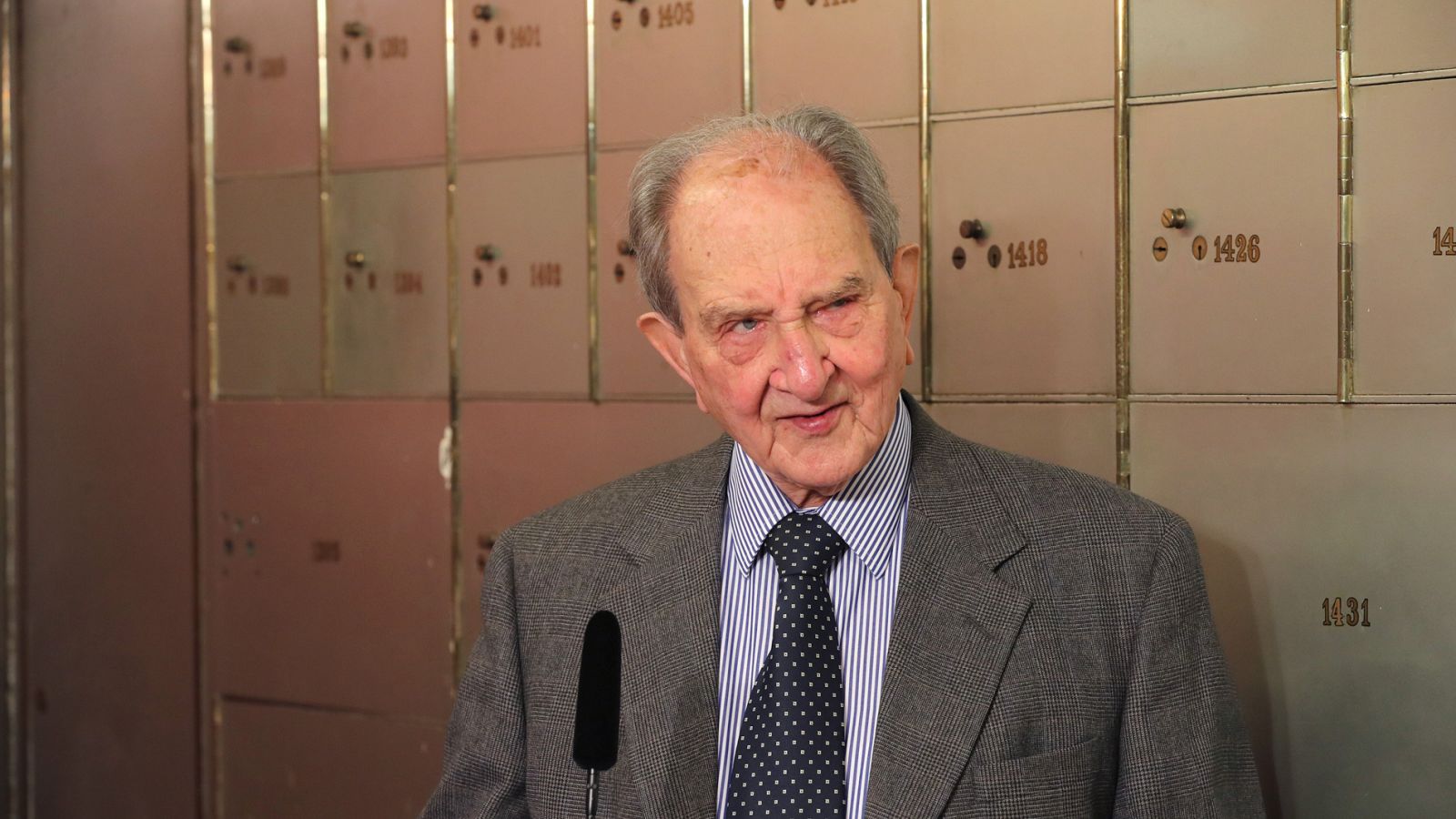 Exhumación Franco: Sánchez Albornoz: "Mi fuga de Cuelgamuros tuvo éxito porque mi destino era Francia" - Los desayunos | Ver