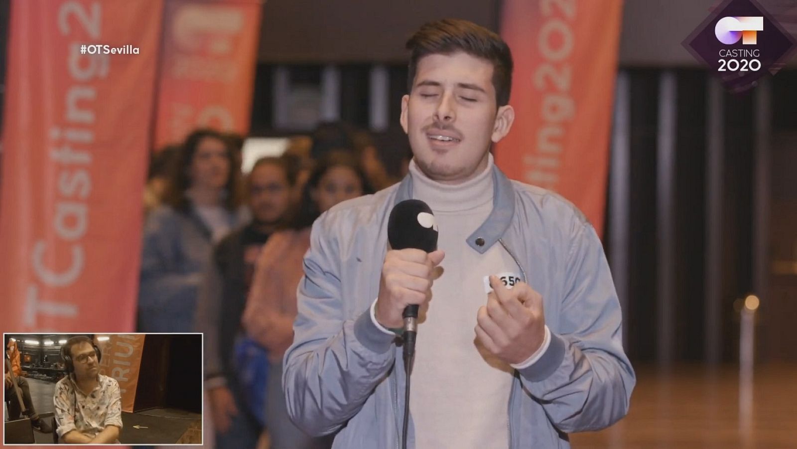 Pegatina en el tercer box, el de Jose, que se la pone a un chico en la Fase 1 del casting OT 2020 en Sevilla