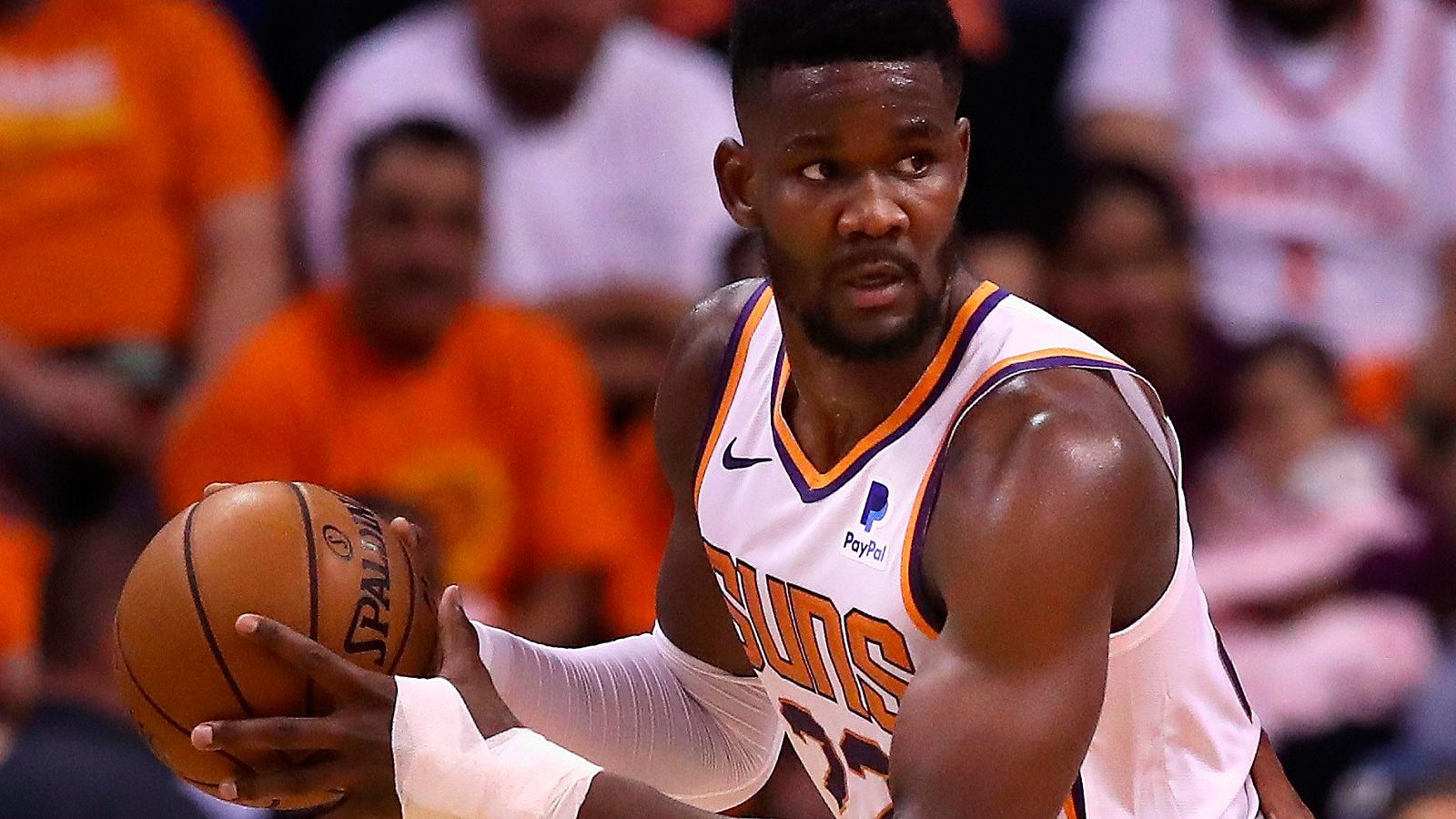 Ayton, suspendido 25 partidos por positivo en diuréticos