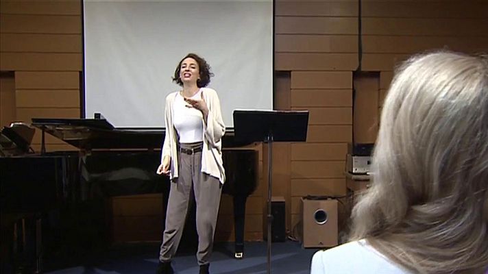 Telediario 1 - Un día en la escuela superior de canto lírico