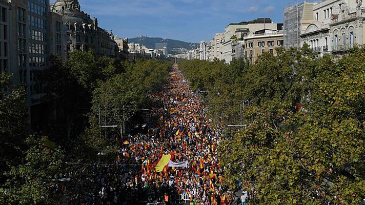 Informativo 24h - Miles de personas se manifiestan en Barcelona en contra del 'procés'