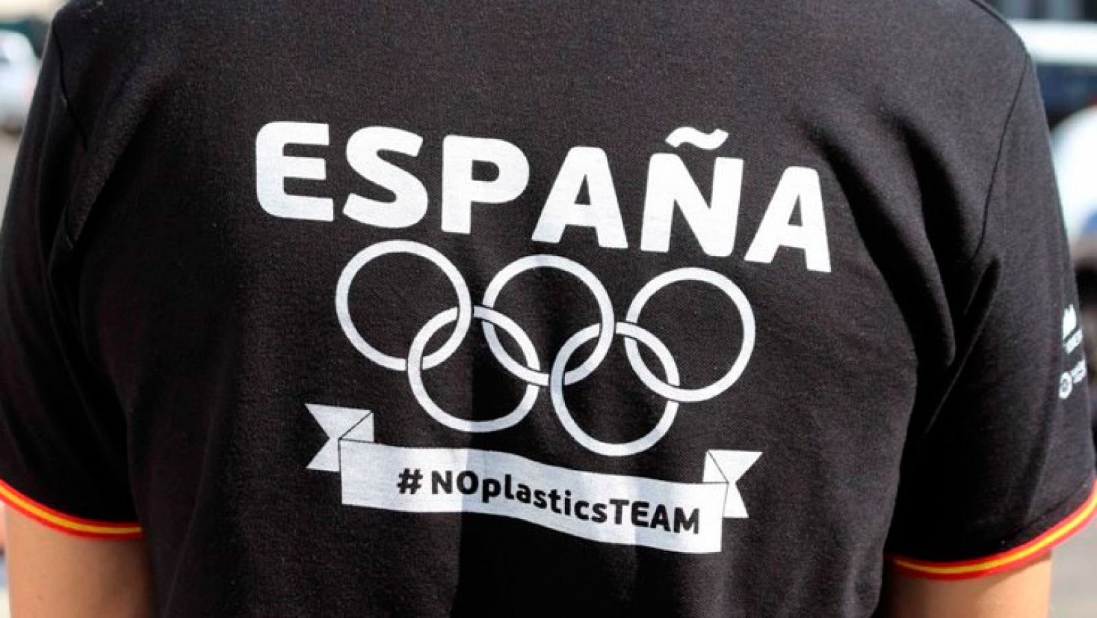 La selección española junior de surf va a disputar los campeonatos del mundo de surf con un lema muy claro: no a los plásticos en el mar. Bajo el nombre de 'No plastics team', los españoles quieren concienciar al mundo por la conservación de los mare