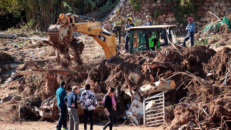 Los equipos de rescate han hallado este domingo el cuerpo de una de las seis personas que continuaban desaparecidas a consecuencia del temporal. ¿Los bomberos de la Generalitat han confirmado el hallazgo del cadáver de un hombre en la margen derecha