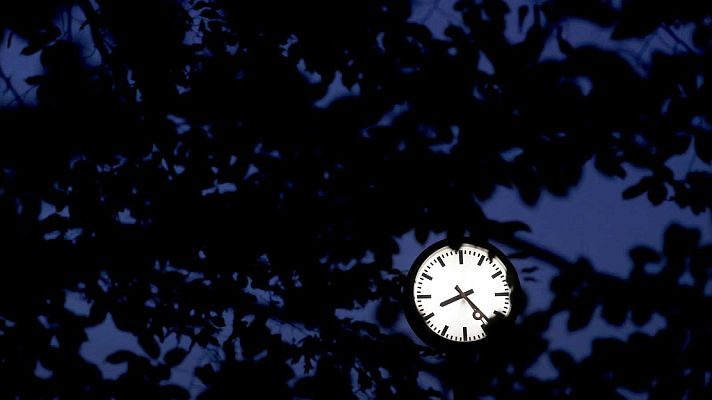 A partir de hoy - ¿Por qué se cambia la hora en España?