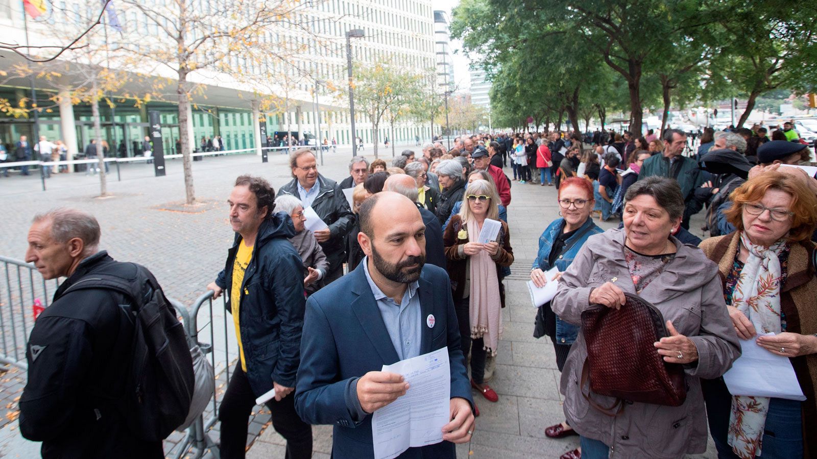Colas en los juzgados de Barcelona para autoinculparse por el 'procés'
