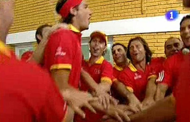 España canta su himno de la Davis