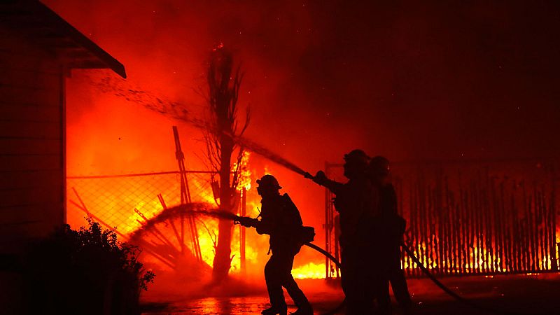 Más de 200.000 personas evacuadas por los incendios en California