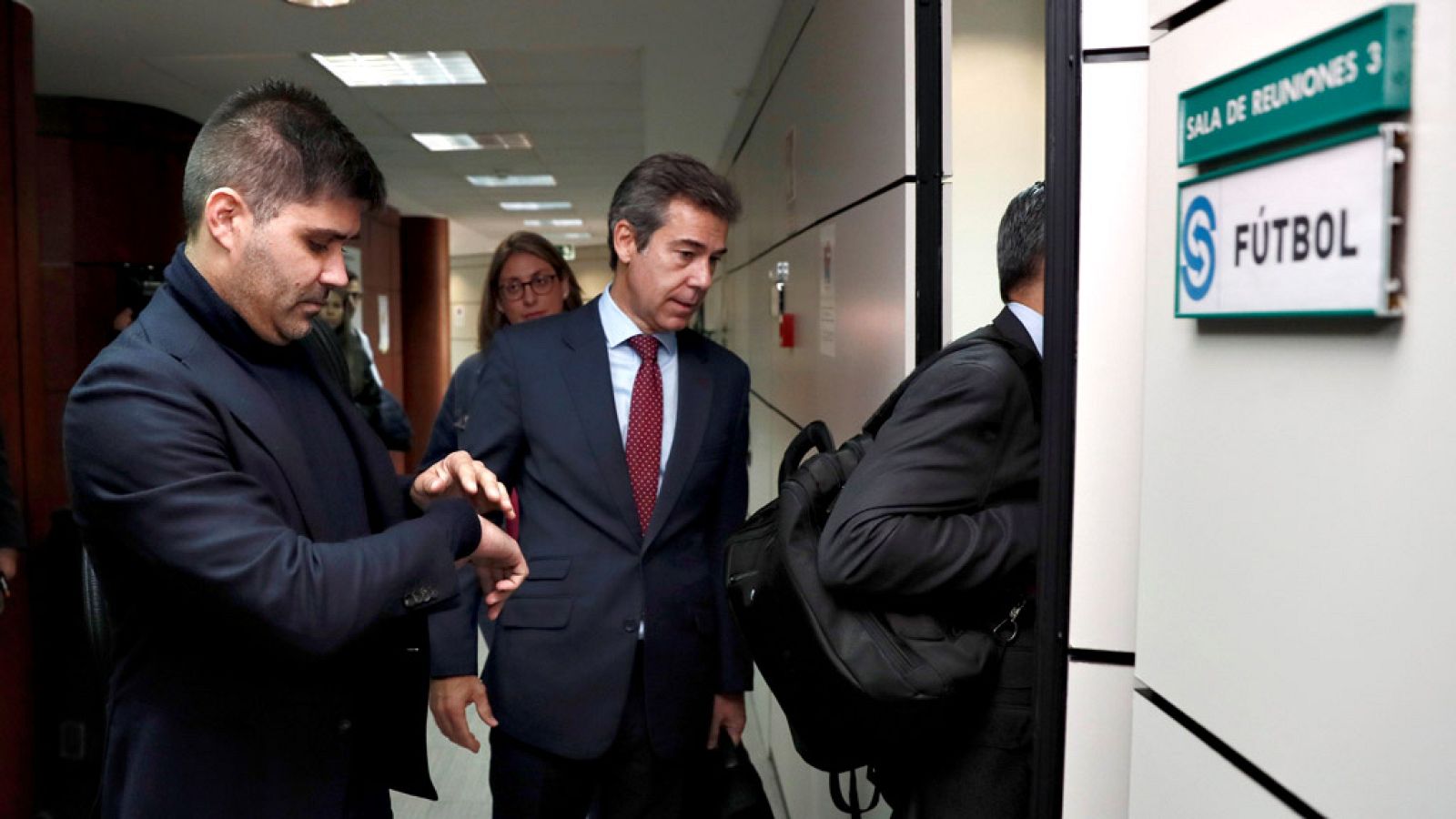 Las futbolistas de la Primera Iberdrola irán a la huelga  indefinida desde el 16 y 17 de noviembre, fecha de la novena jornada,  después de que sindicatos y patronal no alcanzasen un acuerdo en el  Servicio Interconfederal de Mediación y Arbitraje (S