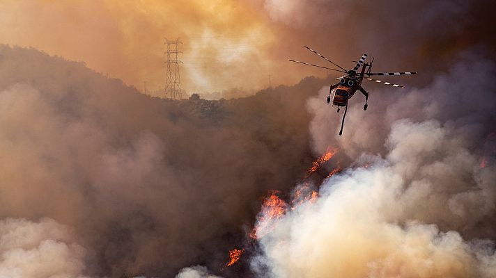 Telediario 1 - Un nuevo incendio se suma a la decena que ya arrasan California y obliga a evacuar a 10.000 personas