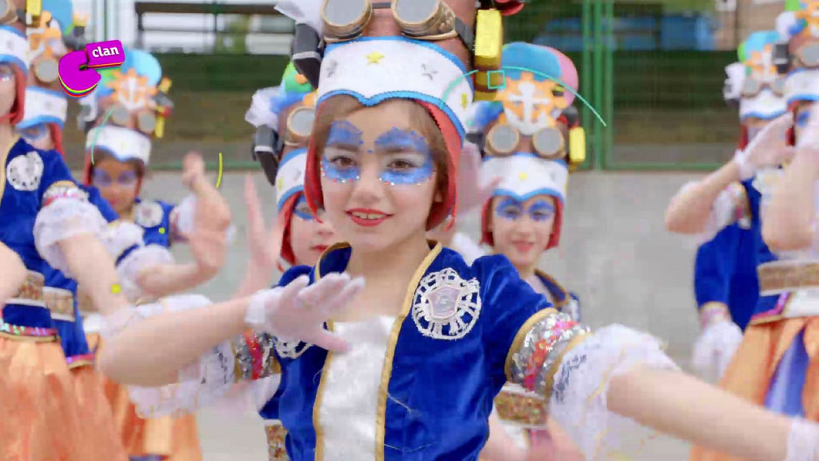 Paula, disfrazada y a ritmo de comparsa - Club Clan | Ver