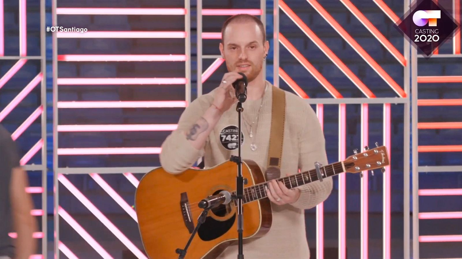 Adrián ha mezclado cuatro canciones en la Fase 2 del casting OT 2020 en Santiago de Compostela