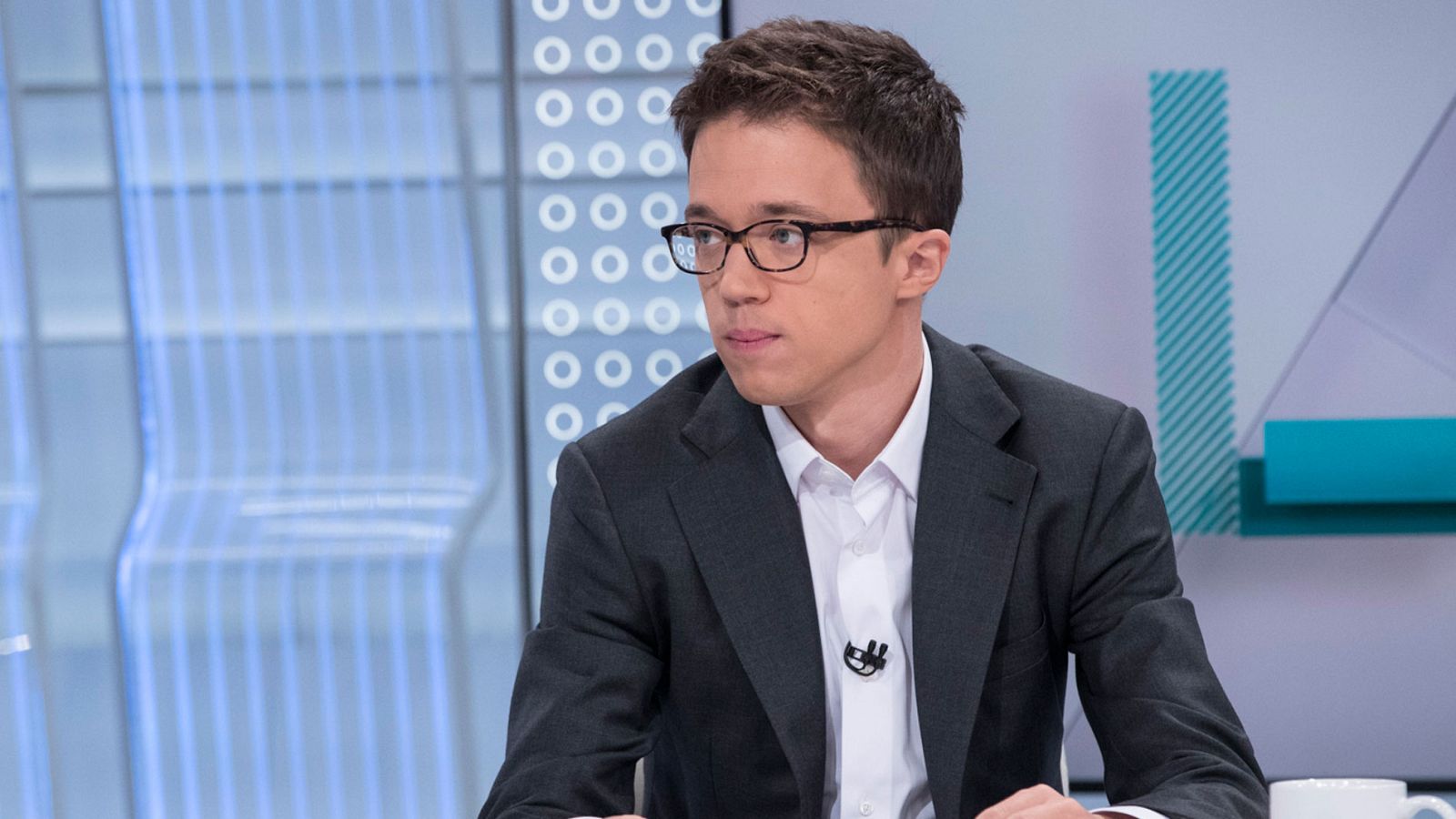 Errejón: "Sánchez tiene que decir si va a buscar el coqueteo después con Casado e Iglesias si el número de ministerios ofrecidos no fuera suficiente" - Los desayunos | Ver