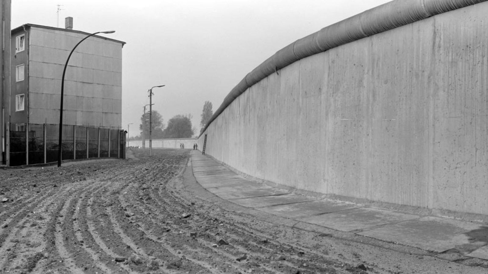 Documaster - Piedra a piedra: La construcción del telón de acero - ver ahora