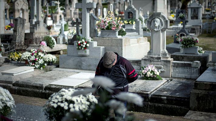 Telediario 1 - Centenares de lápidas se ven afectadas por el robo de cobre y adornos en cementerios de toda España