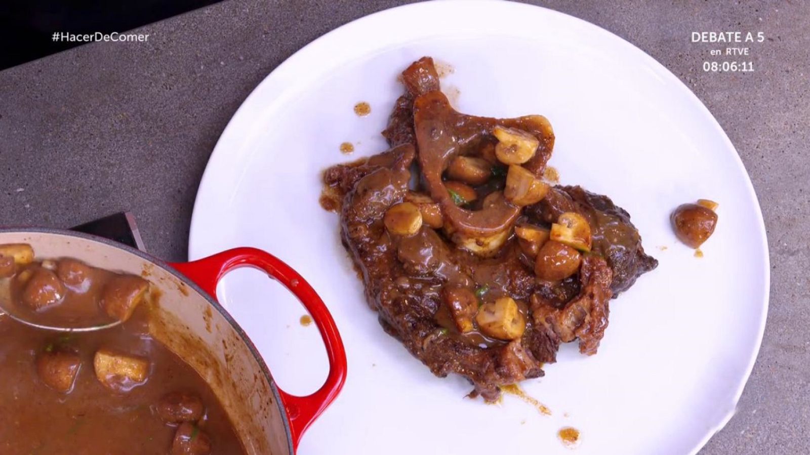 Hacer de comer - Pasta con salsa arrabbiata y buey Strogonof - ver ahora