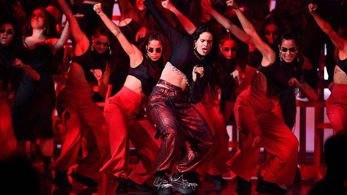 Telediario 1 - Rosalía, Dua Lipa y Halsey, entre las mejores actuaciones de los EMAs 2019