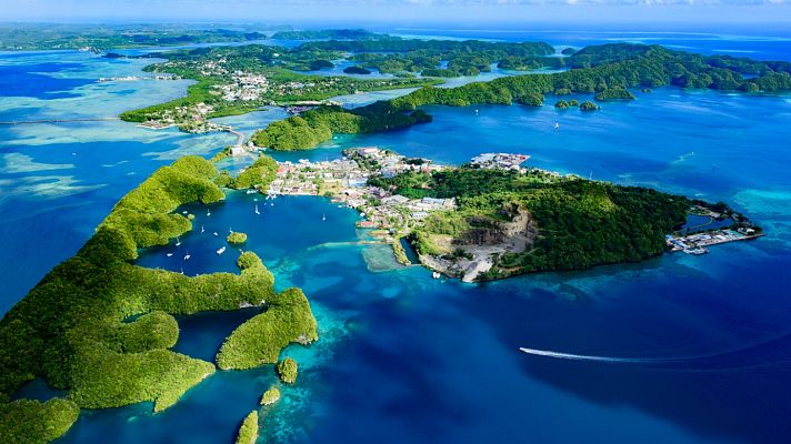 La mañana - Un grupo de jóvenes científicos de expedición por Oceanía