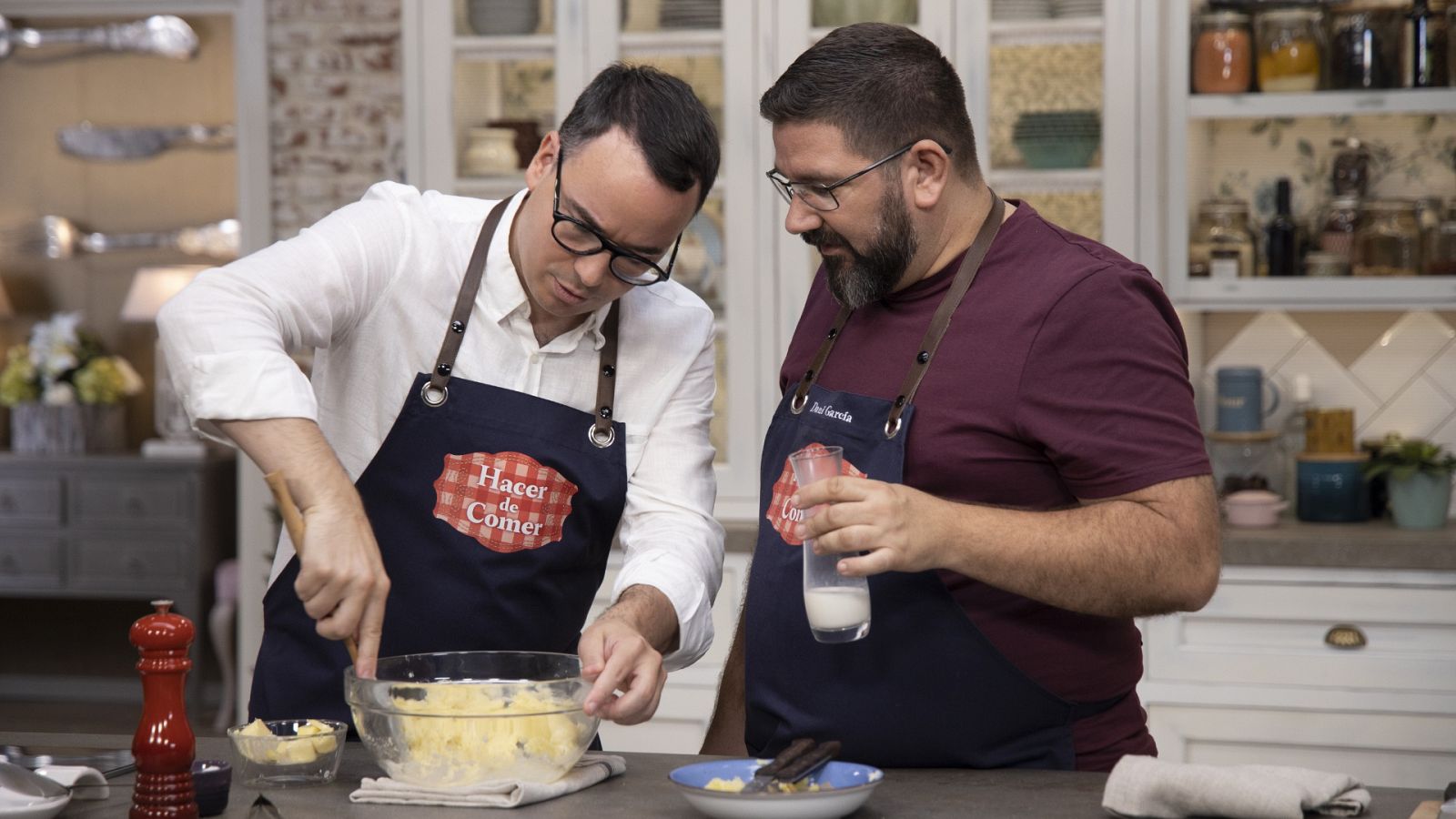 Hacer de comer - Alubias con costillas y pato a la naranja - ver ahora