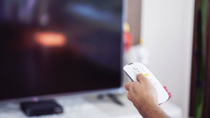 Telediario 1 - El debate electoral, visto por universitarios