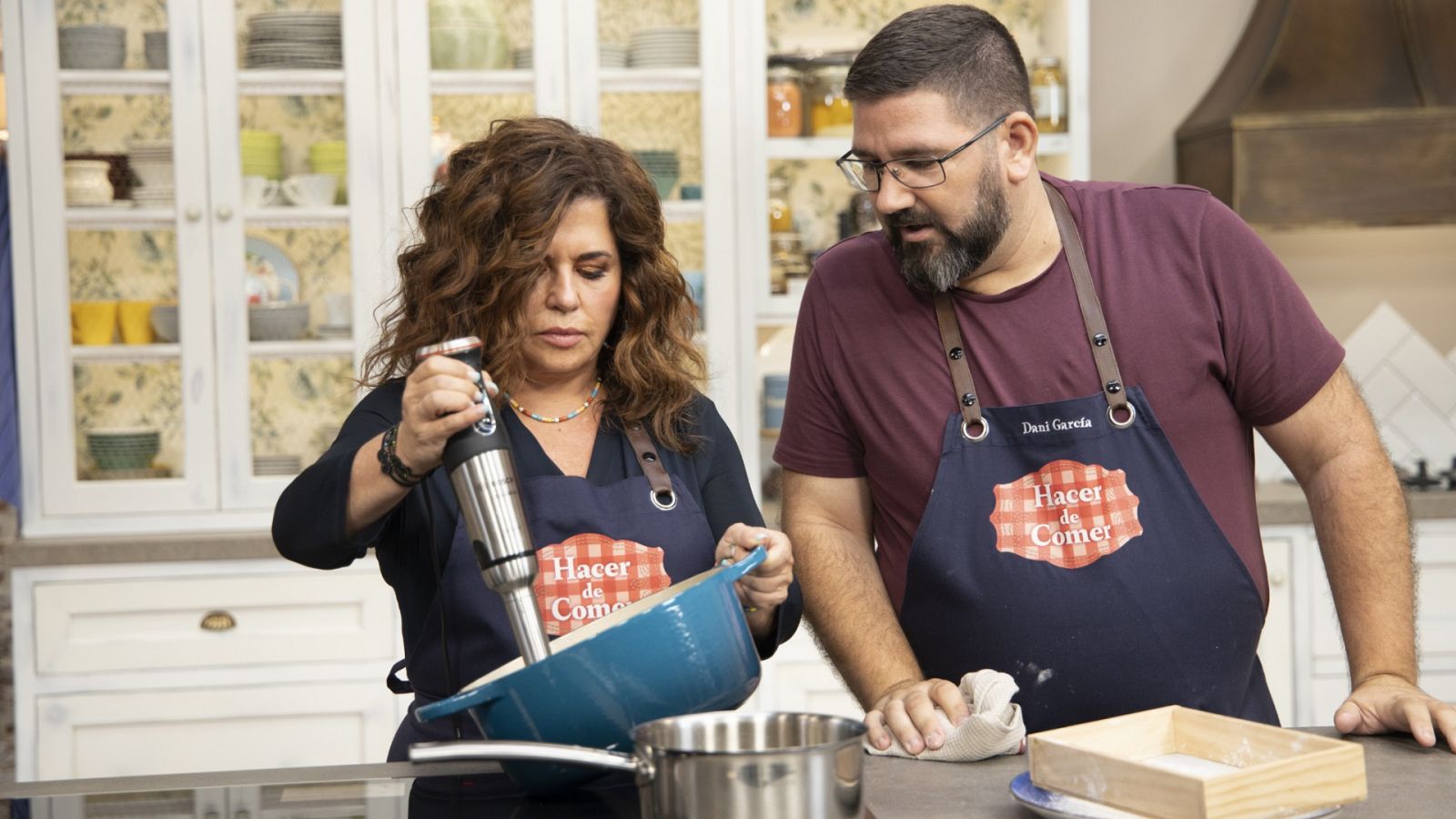 Hacer de comer - Ensalada de arenques y albóndigas de choco - ver ahora