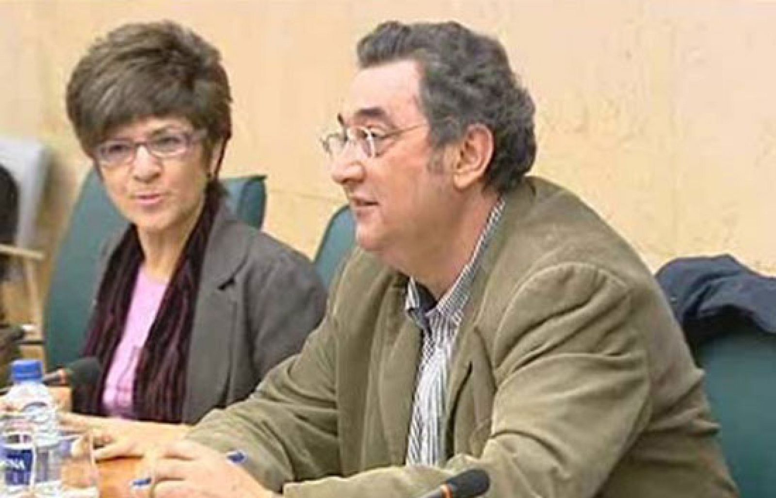 El Gobierno ha mejorado su oferta a sindicatos y empresarios para el diálogo social en los dos temas que centran la negociación: la ampliación del subsidio de paro para los que se les agote la prestaación y la reducción de las cotizaciones sociales.