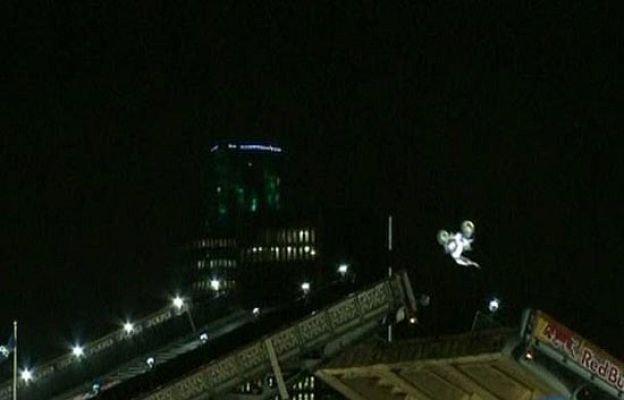  - Salto sobre el Támesis