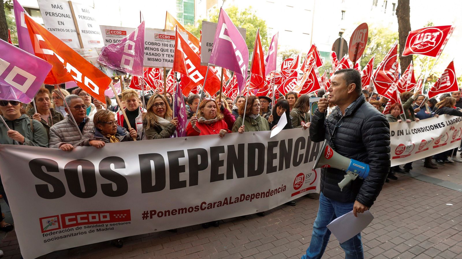 Trabajadores de la dependencia se movilizan en Madrid para exigir mejoras salariales