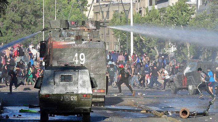 Telediario 1 - Siguen las protestas en Chile