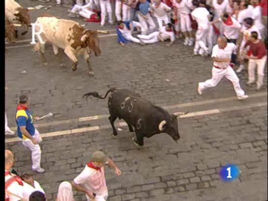San Fermín - Octavo encierro. Paso por el Ayto