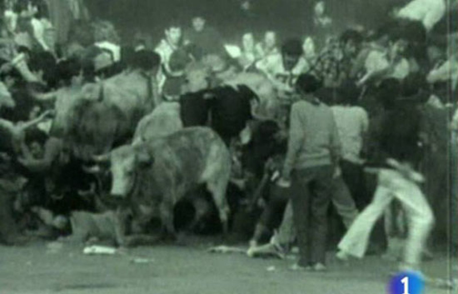 Montones históricos en la entrada del coso pamplonés | Ver