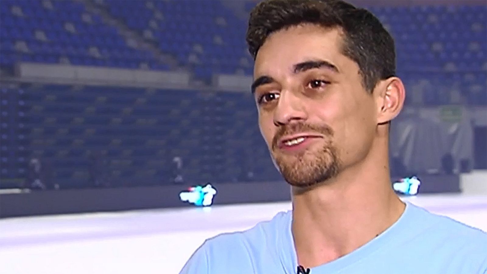 Javier Fernández sigue con su pasión por el patinaje sobre hielo | Ver