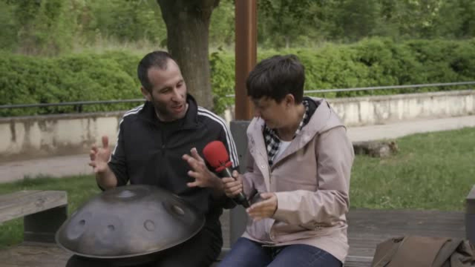 La Paisana - ¿Sabrá Eva utilizar el hang?