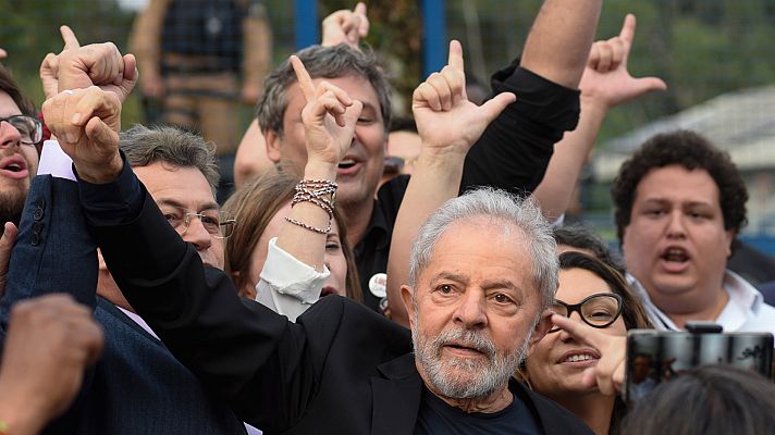 Telediario 1 - Lula sale de prisión tras pasar un año y siete meses entre rejas condenado por corrupción