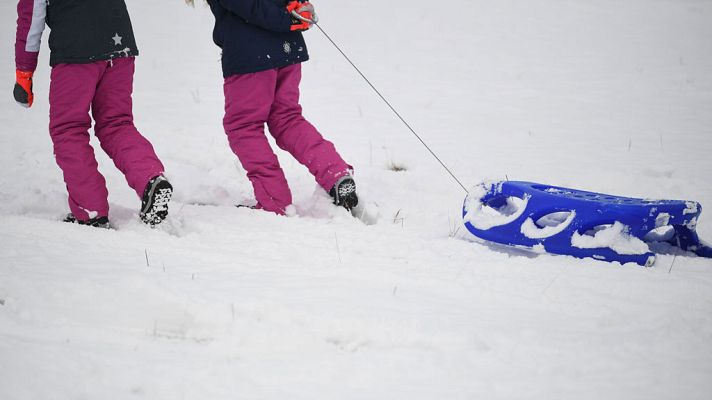 El tiempo - Once comunidades en alerta por viento, olas, lluvia y nieve