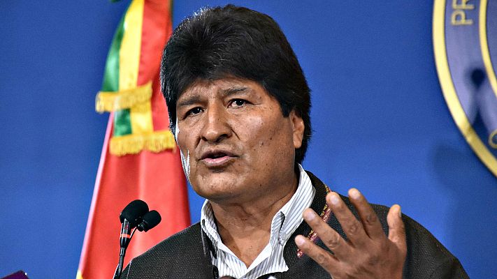 Telediario 1 - Evo Morales renuncia en Bolivia tras retirarle su apoyo el Ejército y la policía